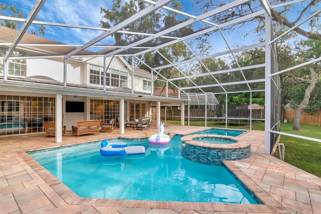 На продажу: $950,000 (6 спален, 4 ванн, 4161 Квадратных фут)