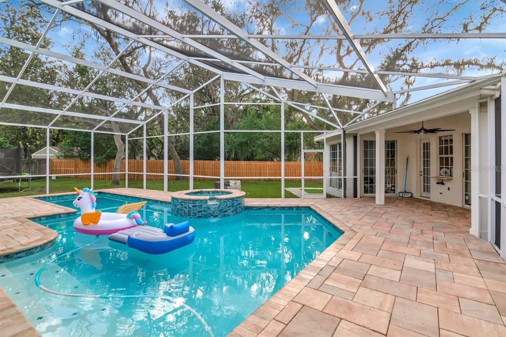 На продажу: $950,000 (6 спален, 4 ванн, 4161 Квадратных фут)