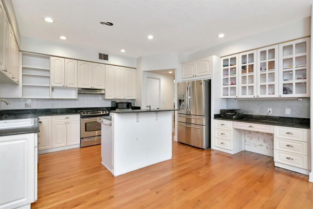 На продажу: $950,000 (6 спален, 4 ванн, 4161 Квадратных фут)