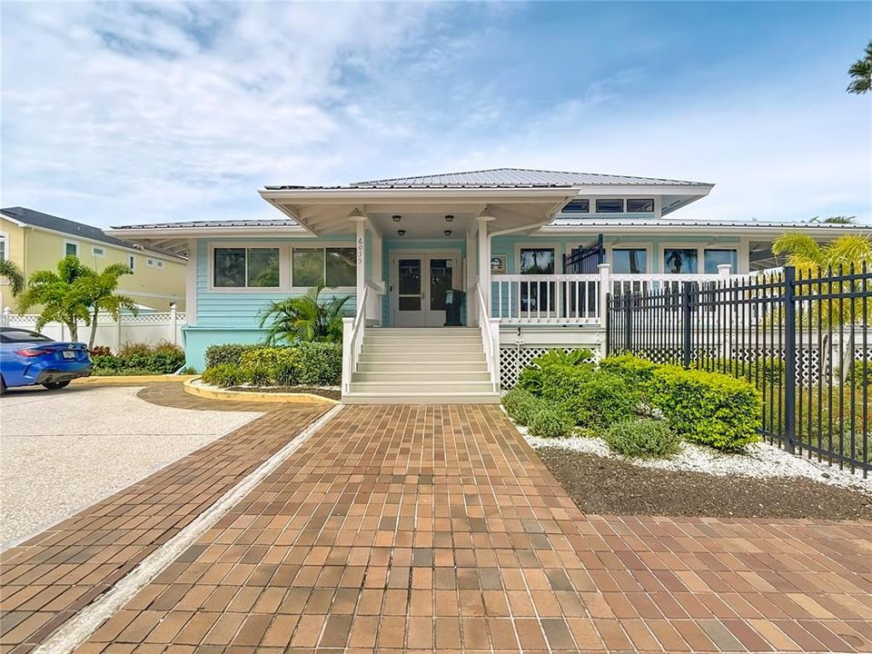 待售: $329,999 (2 贝兹, 2 浴室, 874 平方英尺)