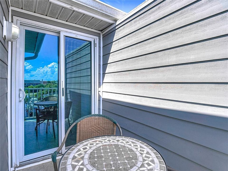 待售: $329,999 (2 贝兹, 2 浴室, 874 平方英尺)