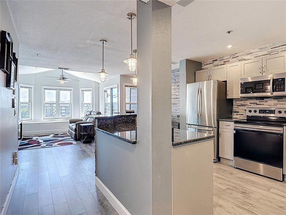 待售: $329,999 (2 贝兹, 2 浴室, 874 平方英尺)