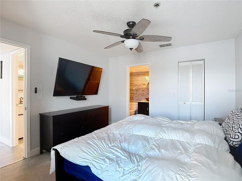 待售: $329,999 (2 贝兹, 2 浴室, 874 平方英尺)