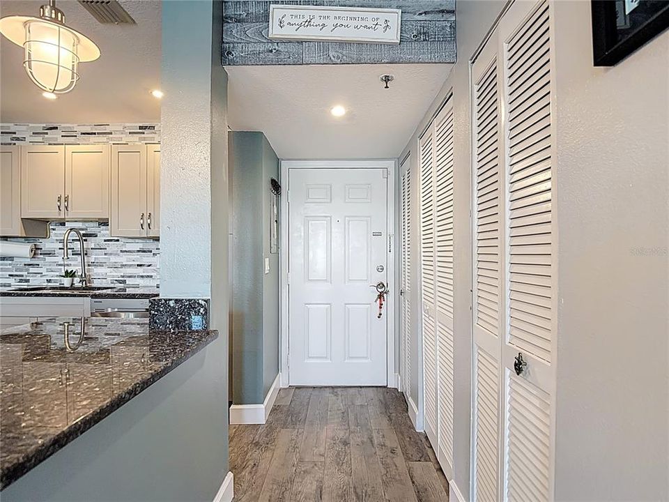 待售: $329,999 (2 贝兹, 2 浴室, 874 平方英尺)