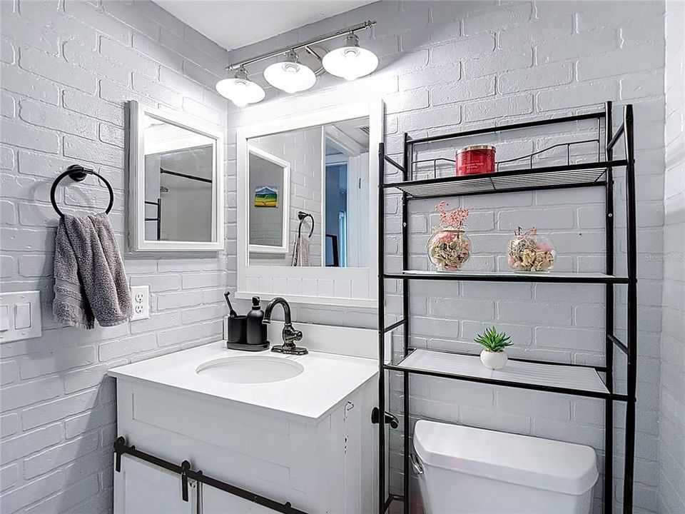 待售: $329,999 (2 贝兹, 2 浴室, 874 平方英尺)