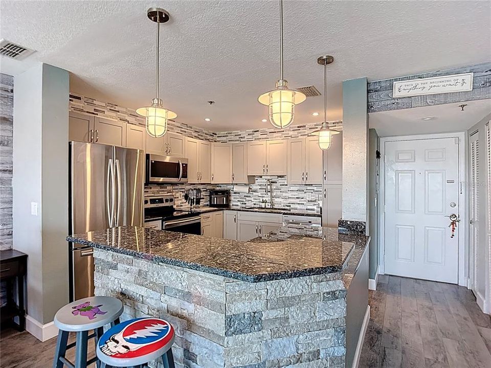 待售: $329,999 (2 贝兹, 2 浴室, 874 平方英尺)