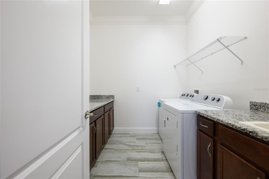 For Sale: $299,999 (2 beds, 2 baths, 1464 Square Feet)