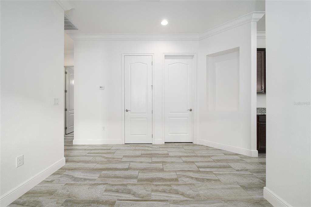 For Sale: $299,999 (2 beds, 2 baths, 1464 Square Feet)