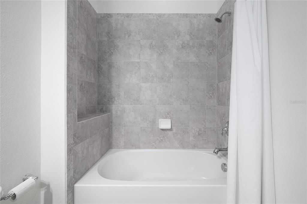 For Sale: $299,999 (2 beds, 2 baths, 1464 Square Feet)