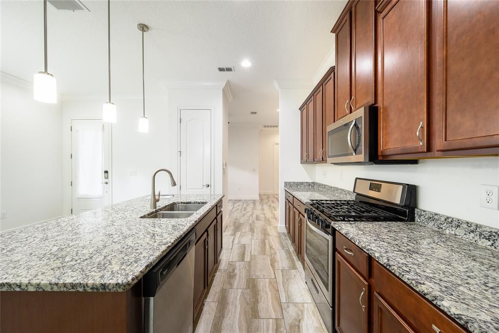 For Sale: $299,999 (2 beds, 2 baths, 1464 Square Feet)