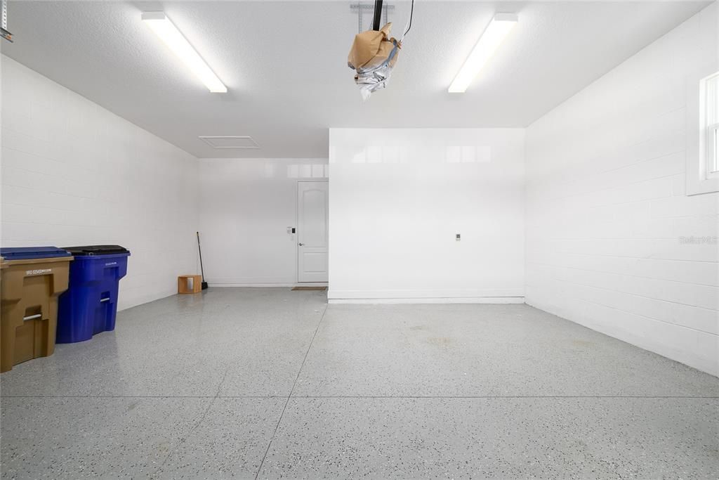 For Sale: $299,999 (2 beds, 2 baths, 1464 Square Feet)