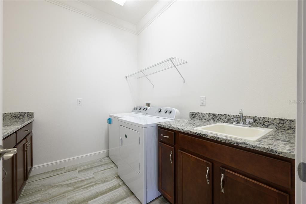 For Sale: $299,999 (2 beds, 2 baths, 1464 Square Feet)