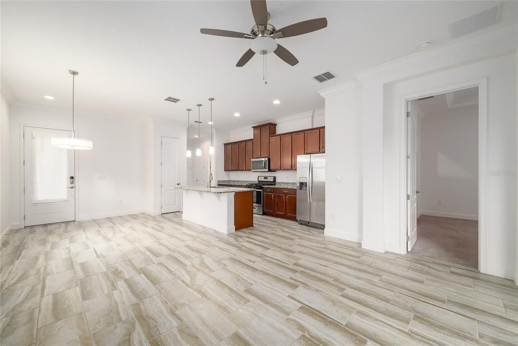 For Sale: $299,999 (2 beds, 2 baths, 1464 Square Feet)