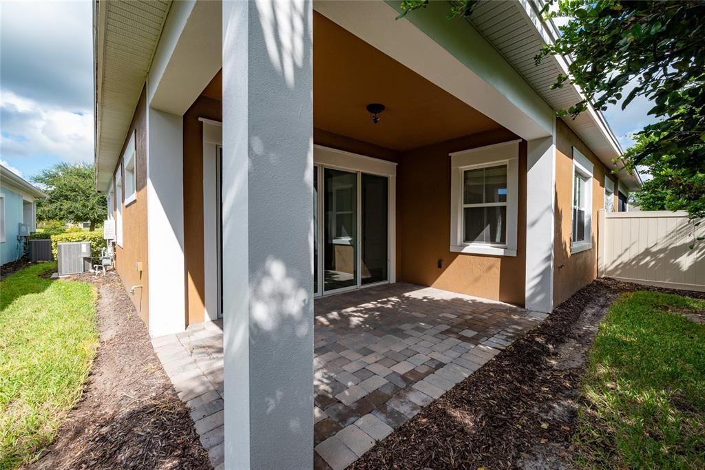 For Sale: $299,999 (2 beds, 2 baths, 1464 Square Feet)