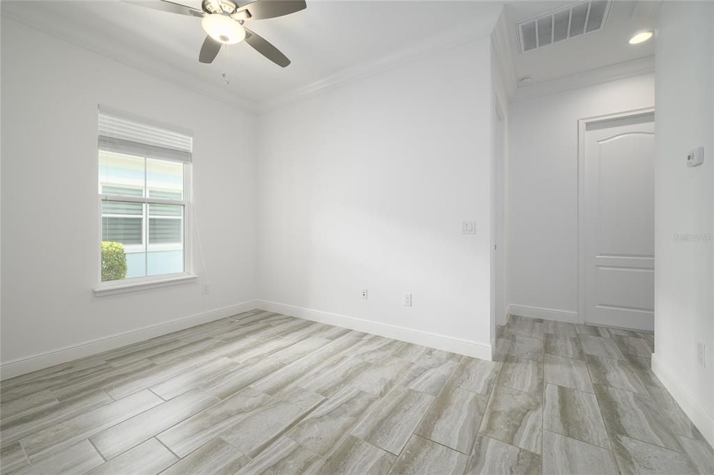 For Sale: $299,999 (2 beds, 2 baths, 1464 Square Feet)