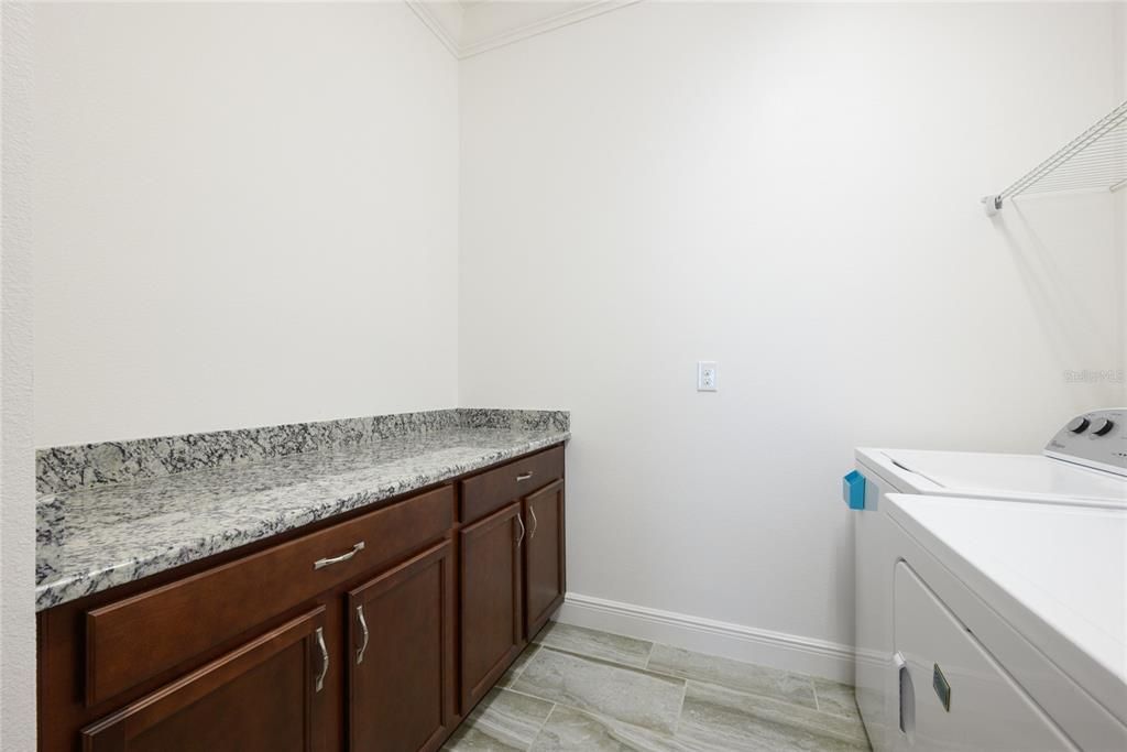 For Sale: $299,999 (2 beds, 2 baths, 1464 Square Feet)