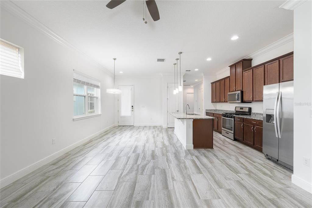 For Sale: $299,999 (2 beds, 2 baths, 1464 Square Feet)