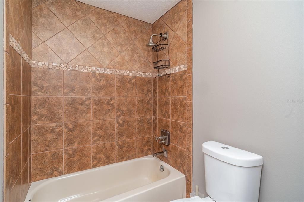 Activo con contrato: $425,000 (3 camas, 2 baños, 2912 Pies cuadrados)