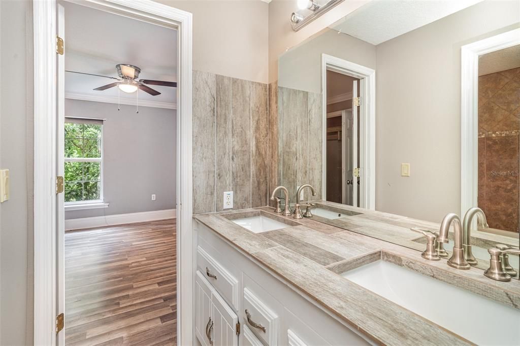 Activo con contrato: $425,000 (3 camas, 2 baños, 2912 Pies cuadrados)