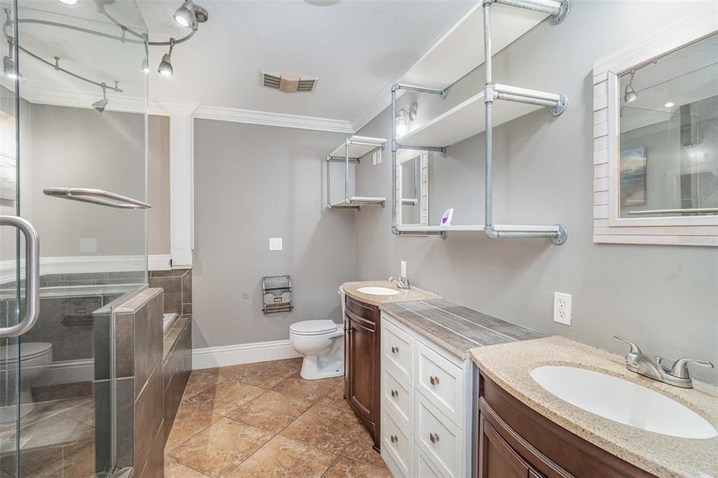 Activo con contrato: $425,000 (3 camas, 2 baños, 2912 Pies cuadrados)