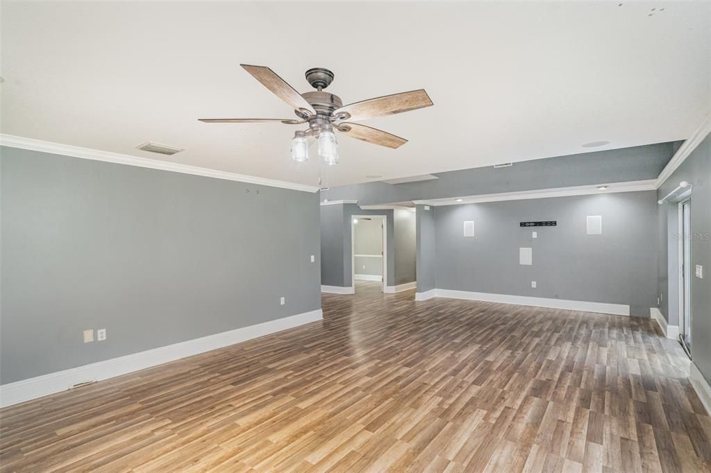 Activo con contrato: $425,000 (3 camas, 2 baños, 2912 Pies cuadrados)