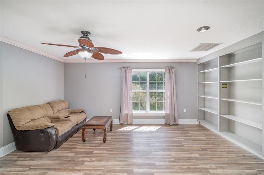 Activo con contrato: $425,000 (3 camas, 2 baños, 2912 Pies cuadrados)