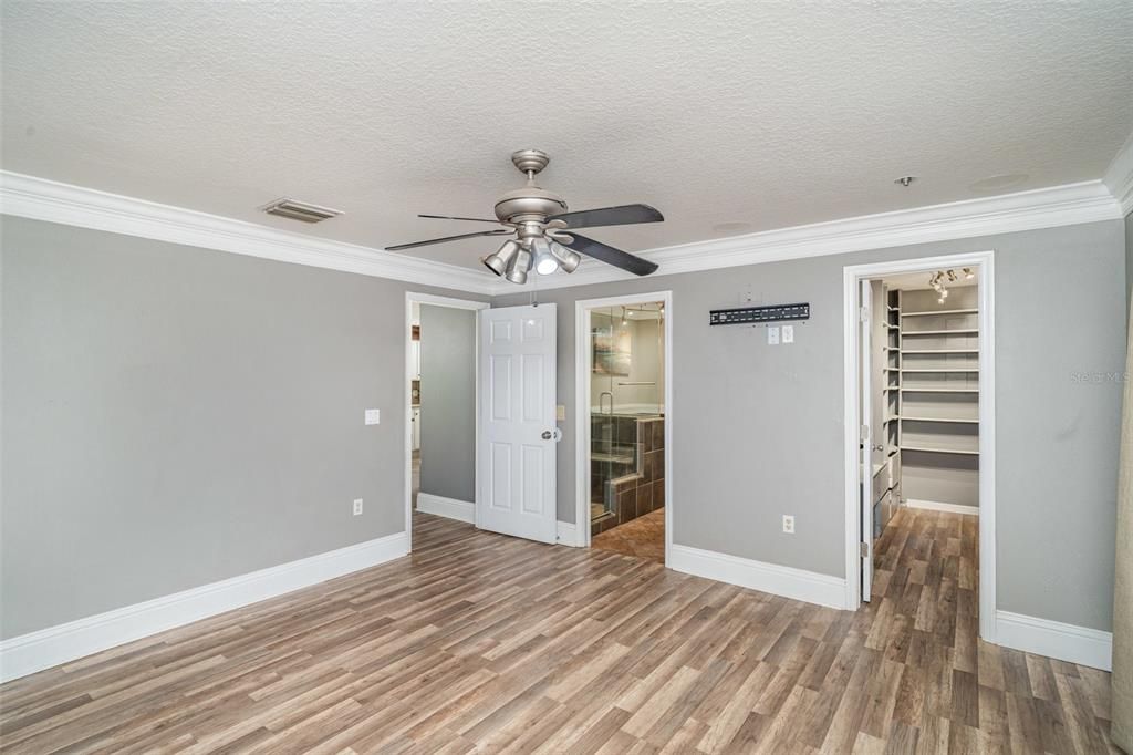 Activo con contrato: $425,000 (3 camas, 2 baños, 2912 Pies cuadrados)