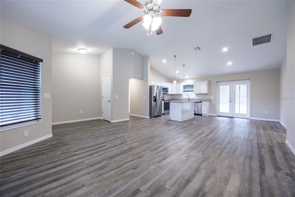 出租: $1,695 (3 贝兹, 2 浴室, 1499 平方英尺)