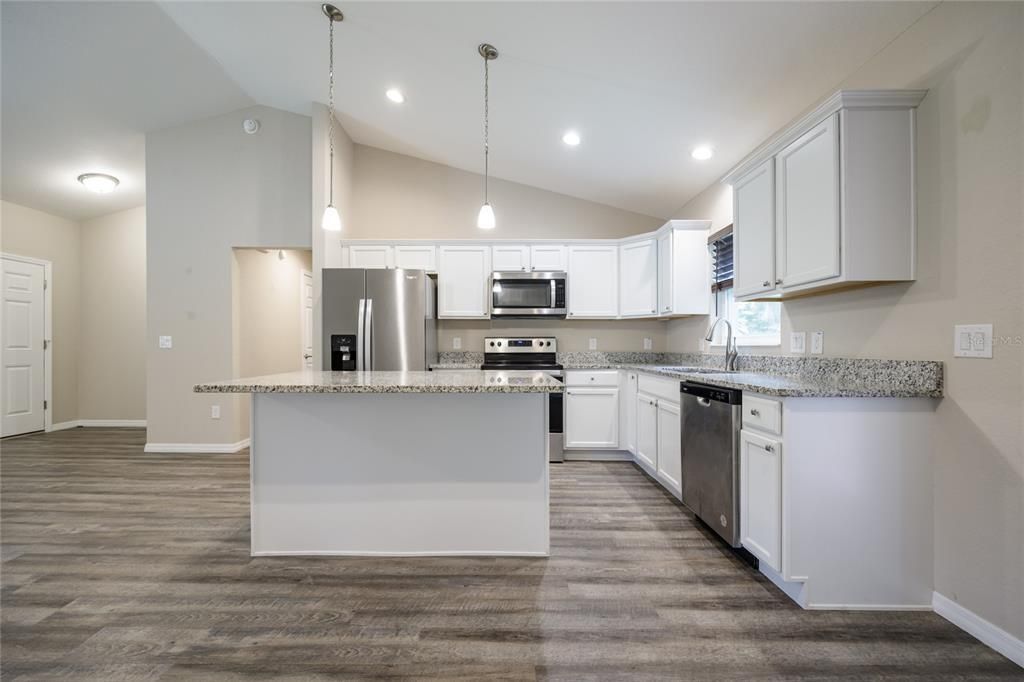 出租: $1,695 (3 贝兹, 2 浴室, 1499 平方英尺)