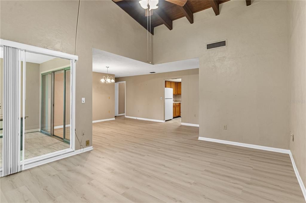 待售: $119,900 (2 贝兹, 2 浴室, 1085 平方英尺)