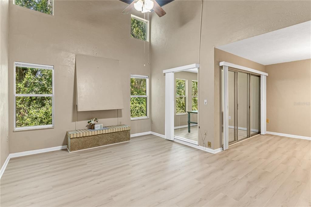 待售: $119,900 (2 贝兹, 2 浴室, 1085 平方英尺)