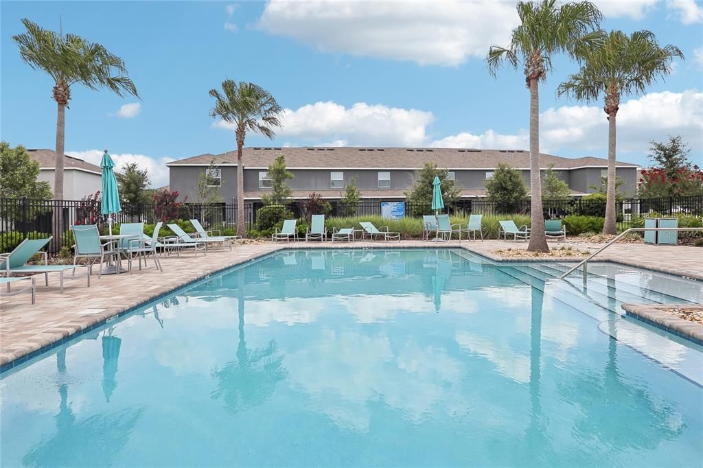 Activo con contrato: $1,900 (3 camas, 2 baños, 1688 Pies cuadrados)