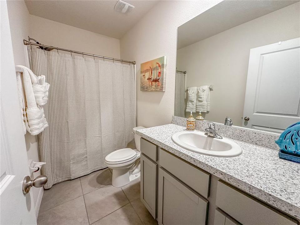 Activo con contrato: $1,900 (3 camas, 2 baños, 1688 Pies cuadrados)