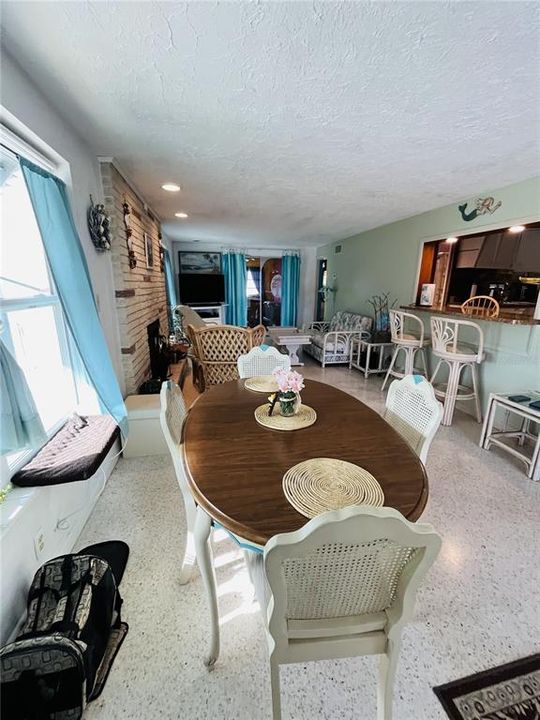 出租: $1,750 (3 贝兹, 2 浴室, 980 平方英尺)