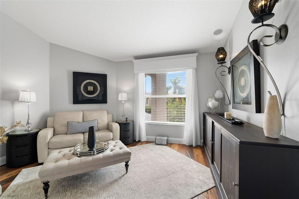 合同活跃: $850,000 (5 贝兹, 2 浴室, 3294 平方英尺)