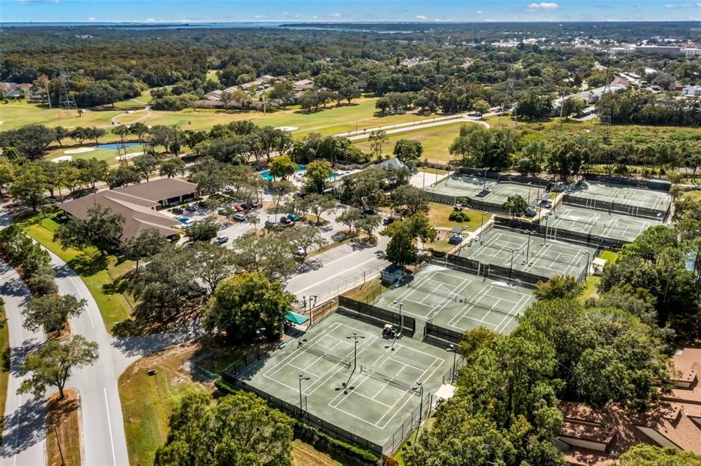 合同活跃: $850,000 (5 贝兹, 2 浴室, 3294 平方英尺)