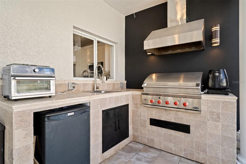 合同活跃: $850,000 (5 贝兹, 2 浴室, 3294 平方英尺)