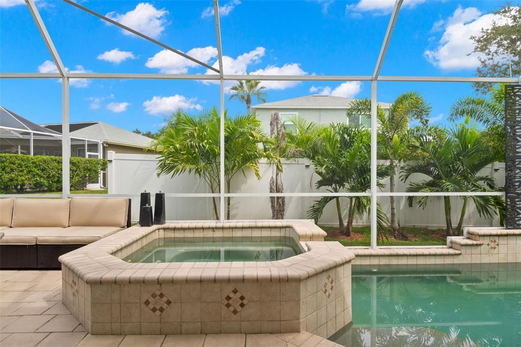 合同活跃: $850,000 (5 贝兹, 2 浴室, 3294 平方英尺)