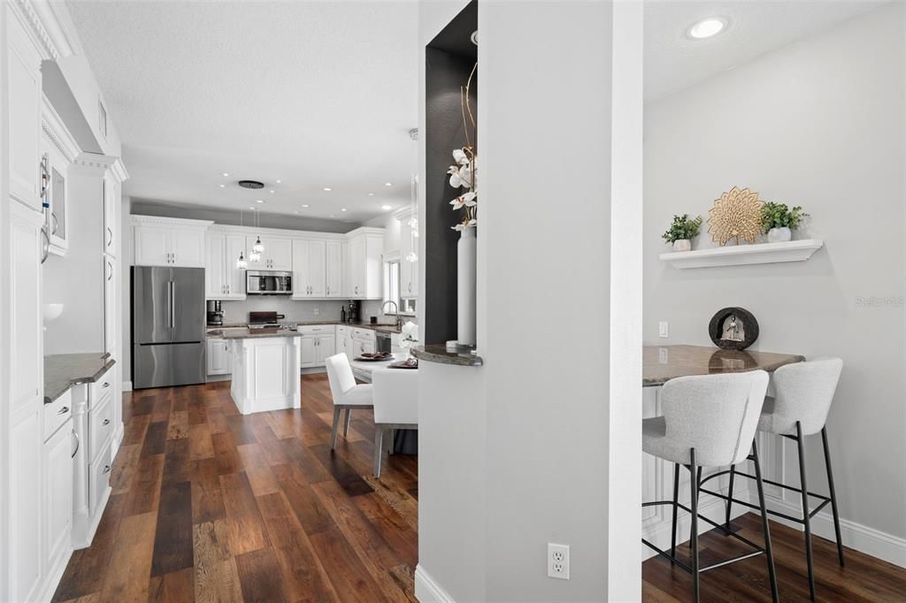 合同活跃: $850,000 (5 贝兹, 2 浴室, 3294 平方英尺)