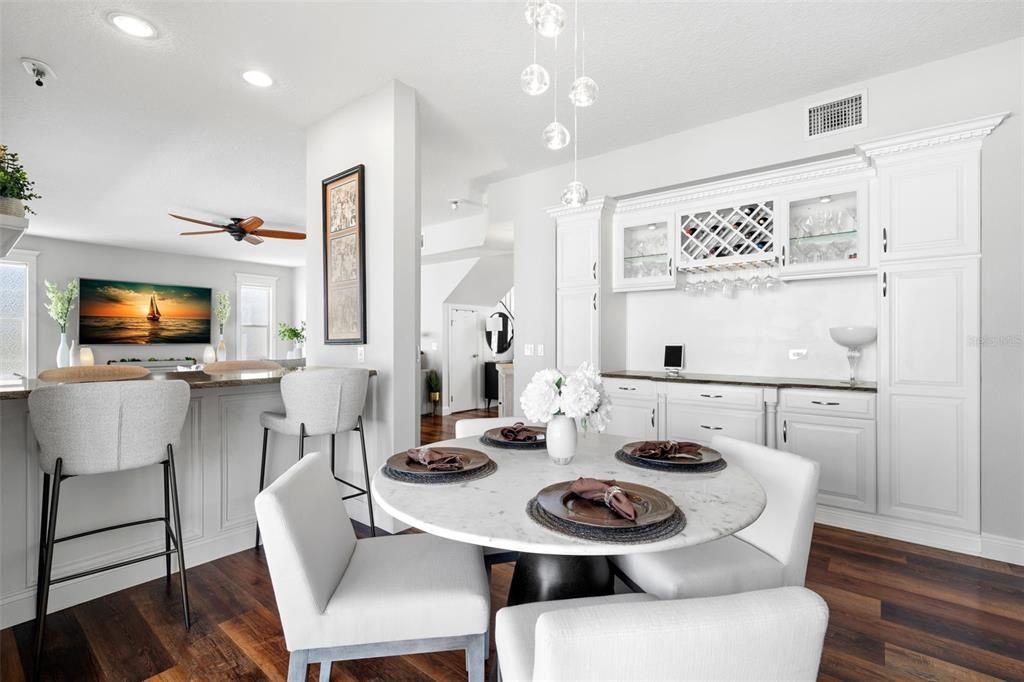 合同活跃: $850,000 (5 贝兹, 2 浴室, 3294 平方英尺)