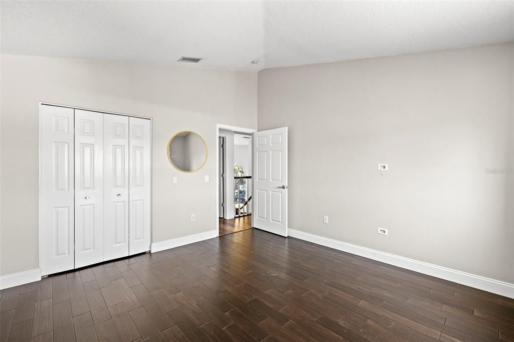 合同活跃: $850,000 (5 贝兹, 2 浴室, 3294 平方英尺)