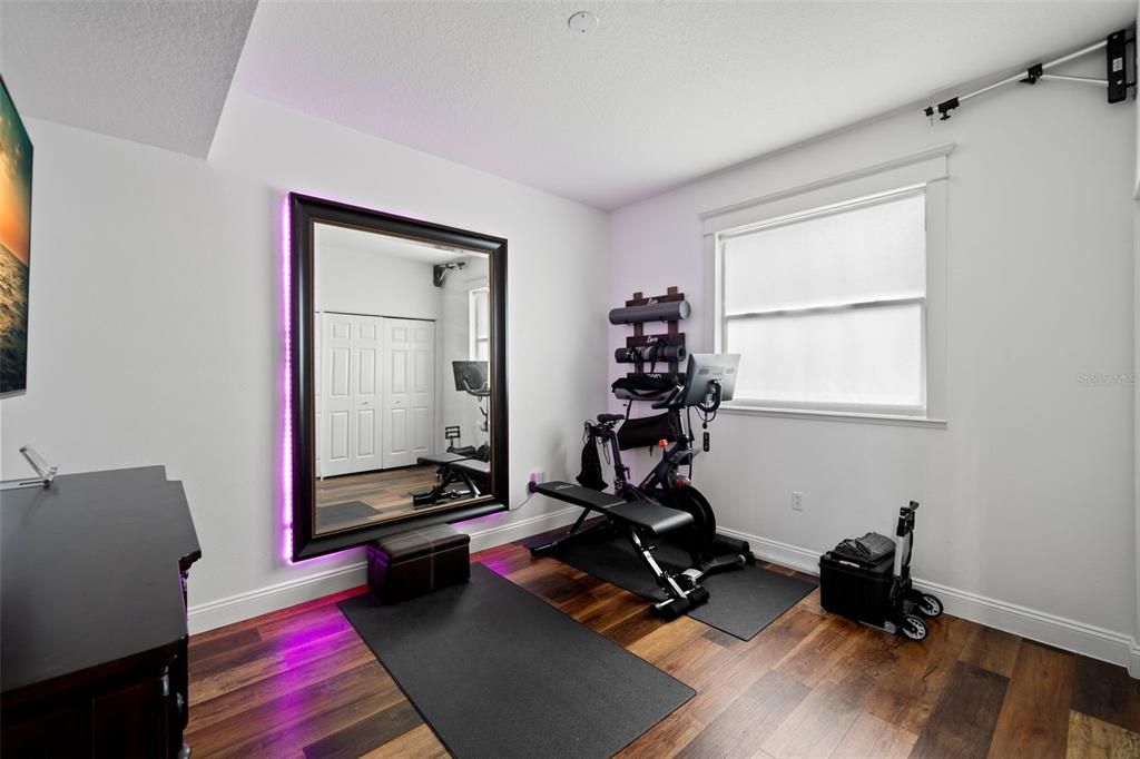 合同活跃: $850,000 (5 贝兹, 2 浴室, 3294 平方英尺)