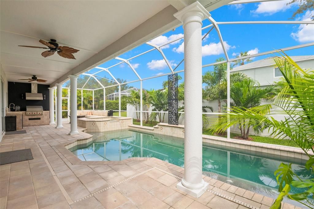 合同活跃: $850,000 (5 贝兹, 2 浴室, 3294 平方英尺)