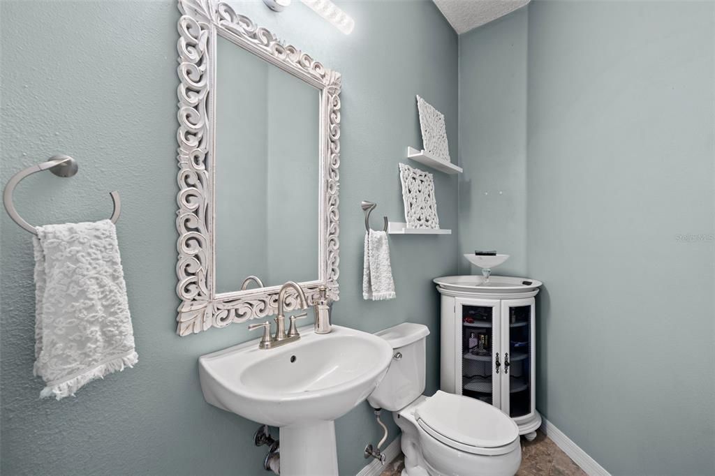 合同活跃: $850,000 (5 贝兹, 2 浴室, 3294 平方英尺)