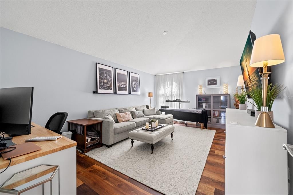 合同活跃: $850,000 (5 贝兹, 2 浴室, 3294 平方英尺)