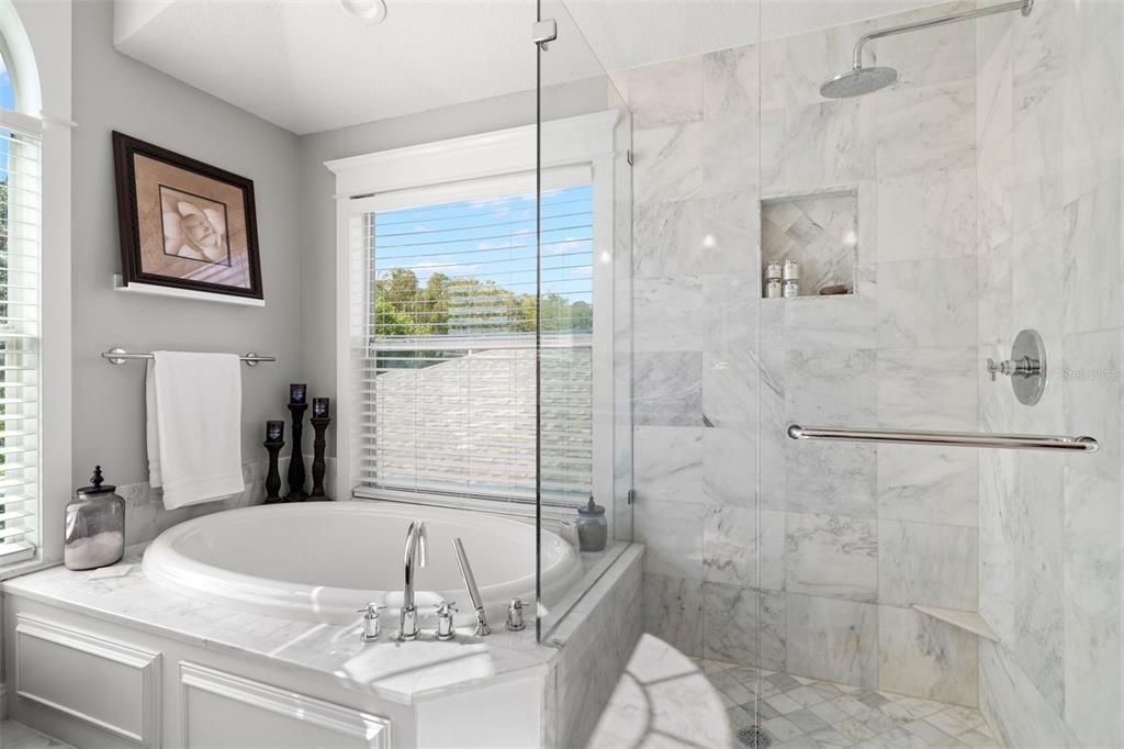 合同活跃: $850,000 (5 贝兹, 2 浴室, 3294 平方英尺)