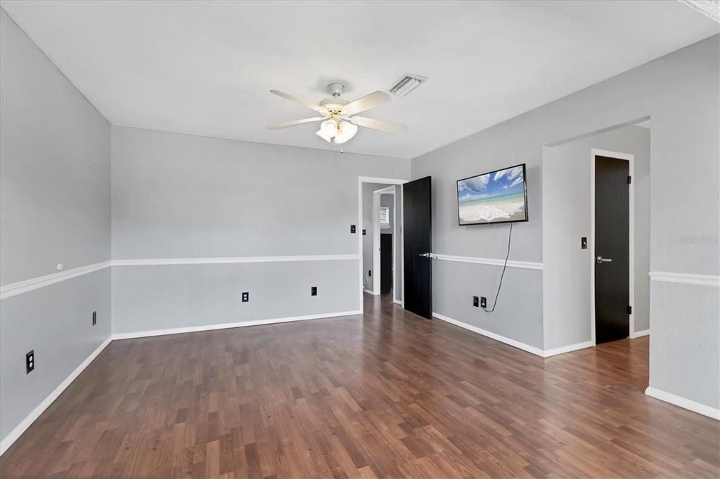 For Sale: $195,000 (2 beds, 2 baths, 1203 Square Feet)