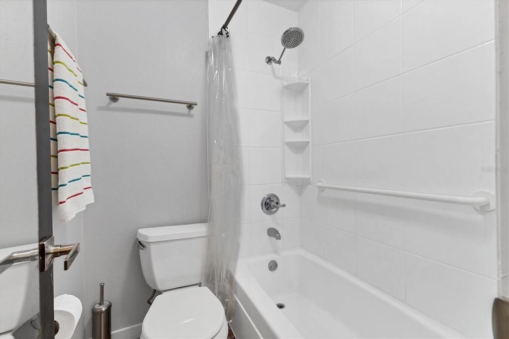 For Sale: $195,000 (2 beds, 2 baths, 1203 Square Feet)