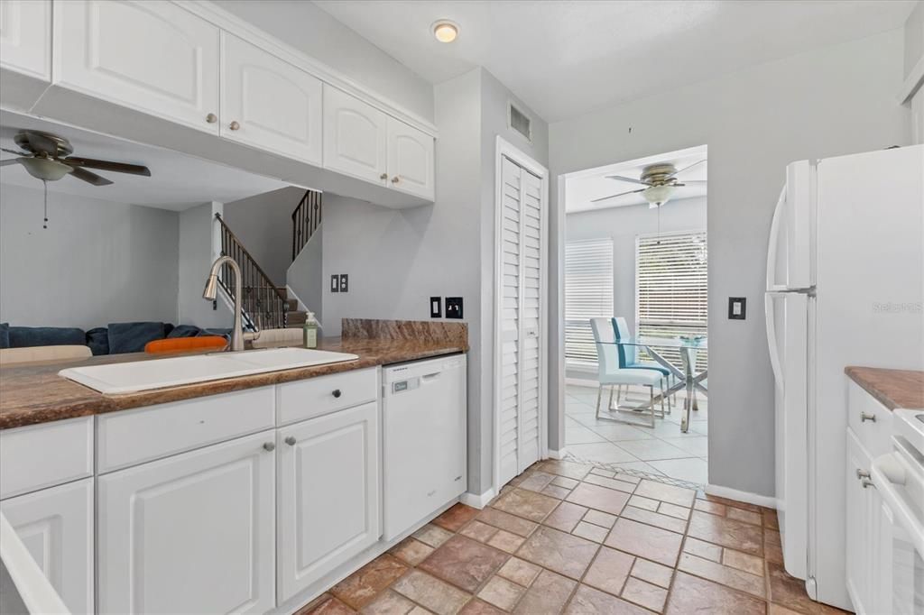 For Sale: $195,000 (2 beds, 2 baths, 1203 Square Feet)