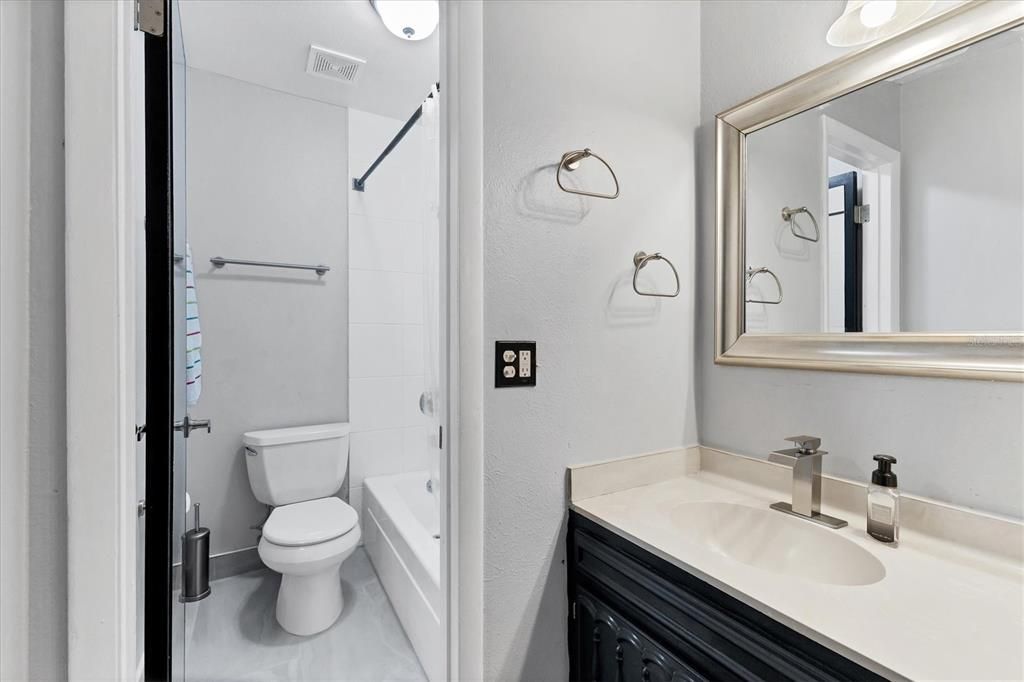 For Sale: $195,000 (2 beds, 2 baths, 1203 Square Feet)